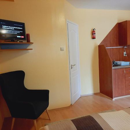 Aqua Apartman Gyula Exterior photo