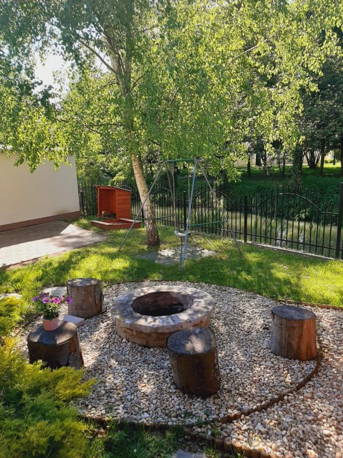 Aqua Apartman Gyula Exterior photo