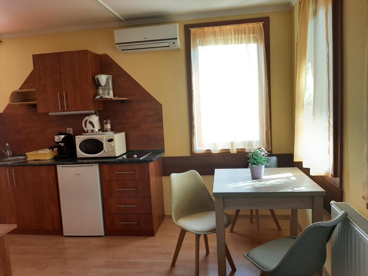 Aqua Apartman Gyula Exterior photo