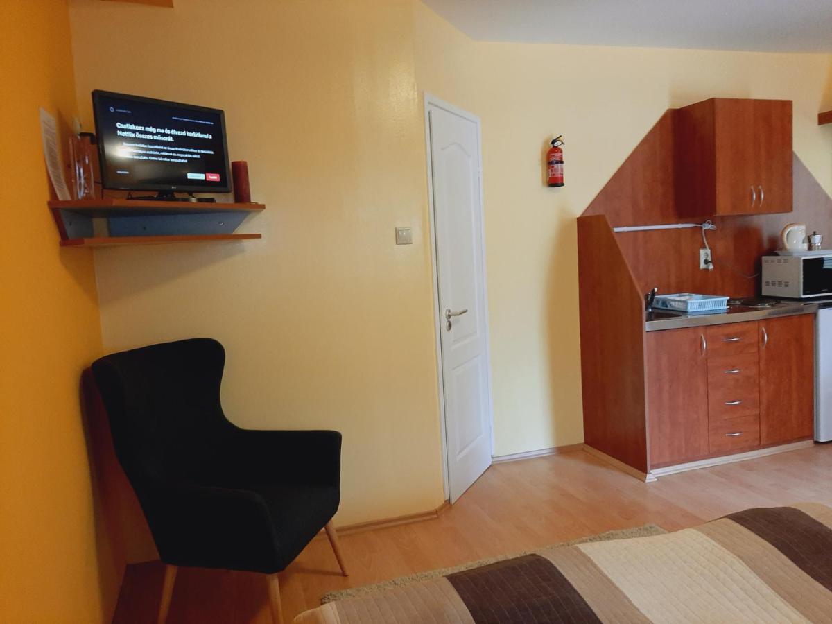Aqua Apartman Gyula Exterior photo