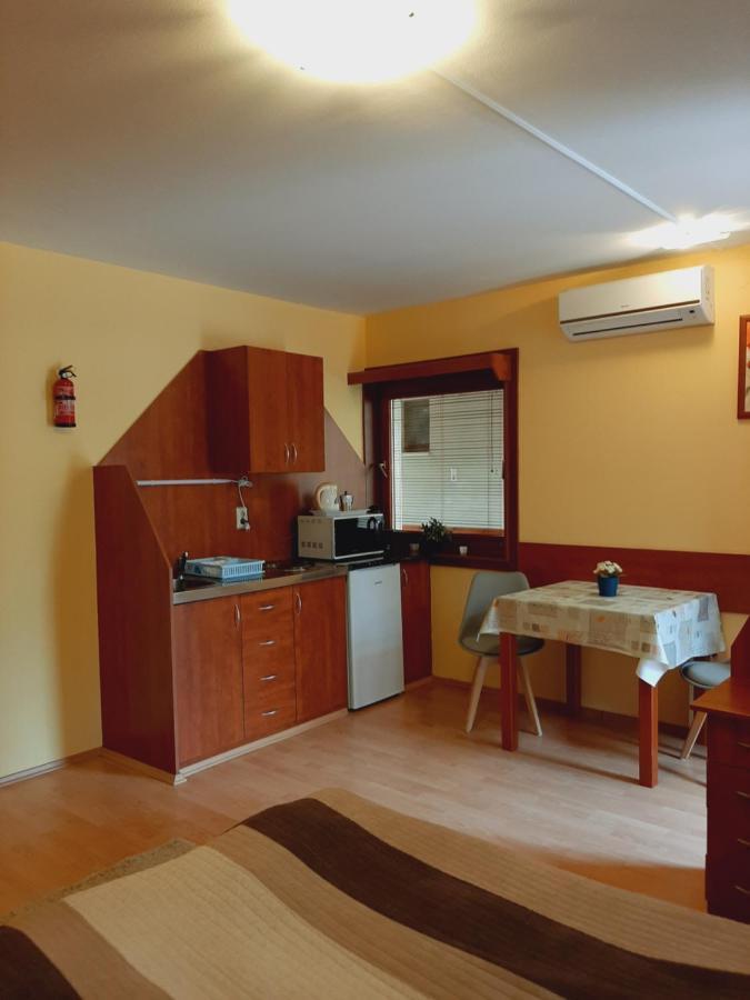 Aqua Apartman Gyula Exterior photo
