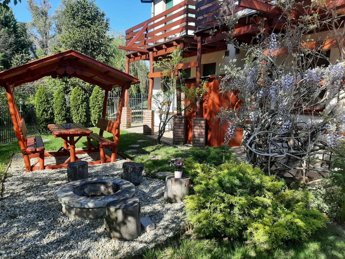 Aqua Apartman Gyula Exterior photo