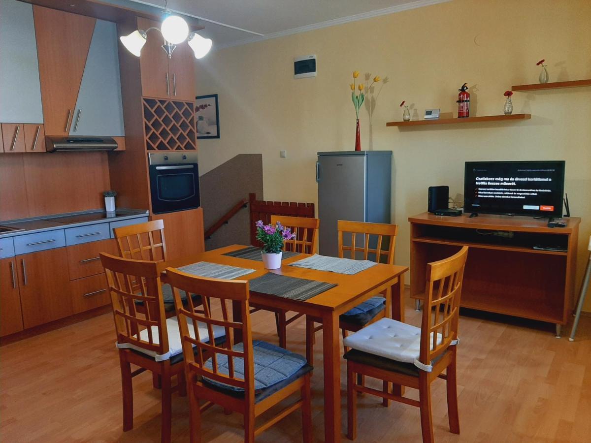 Aqua Apartman Gyula Exterior photo