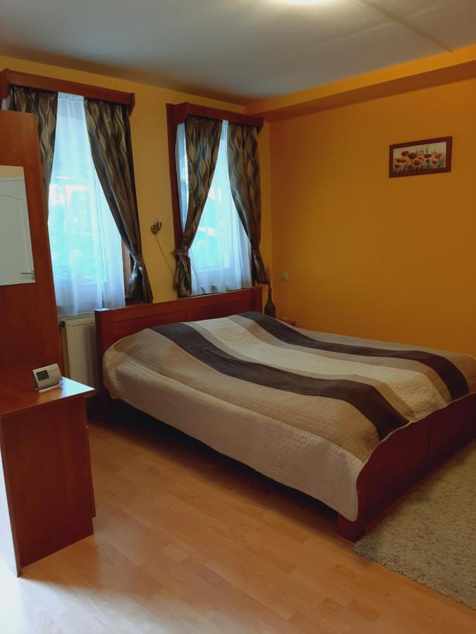 Aqua Apartman Gyula Exterior photo