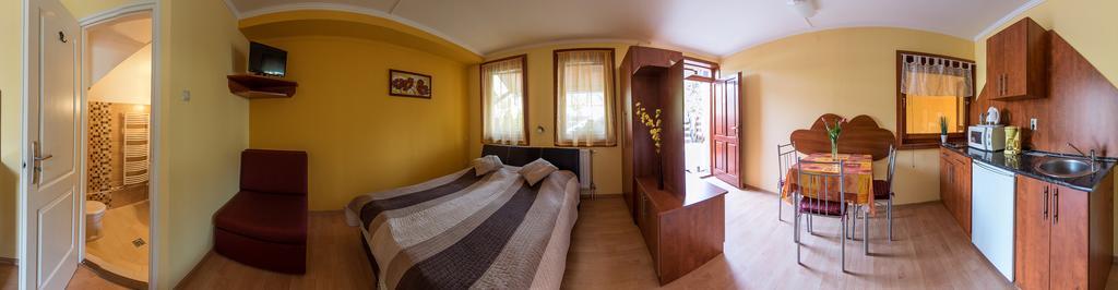 Aqua Apartman Gyula Exterior photo