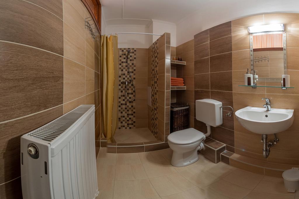 Aqua Apartman Gyula Exterior photo